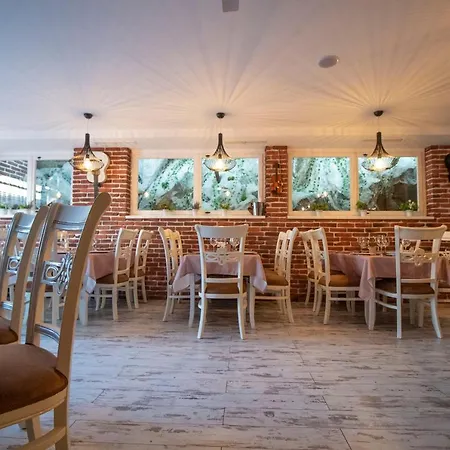 Pulpudeva Family Hotel